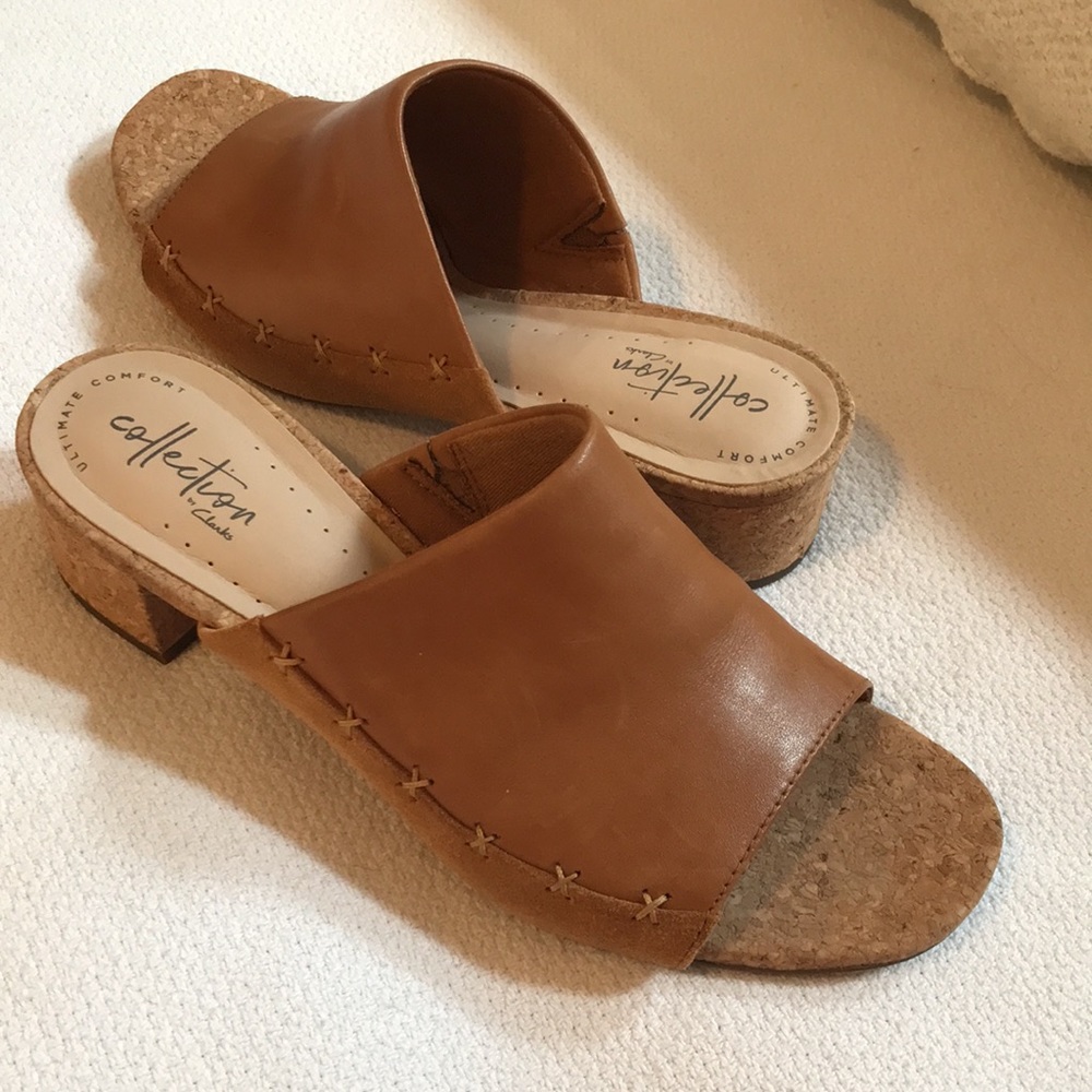 Clarks ELISA Abby - Full grain tan leather mule with cork-wrapped heel.